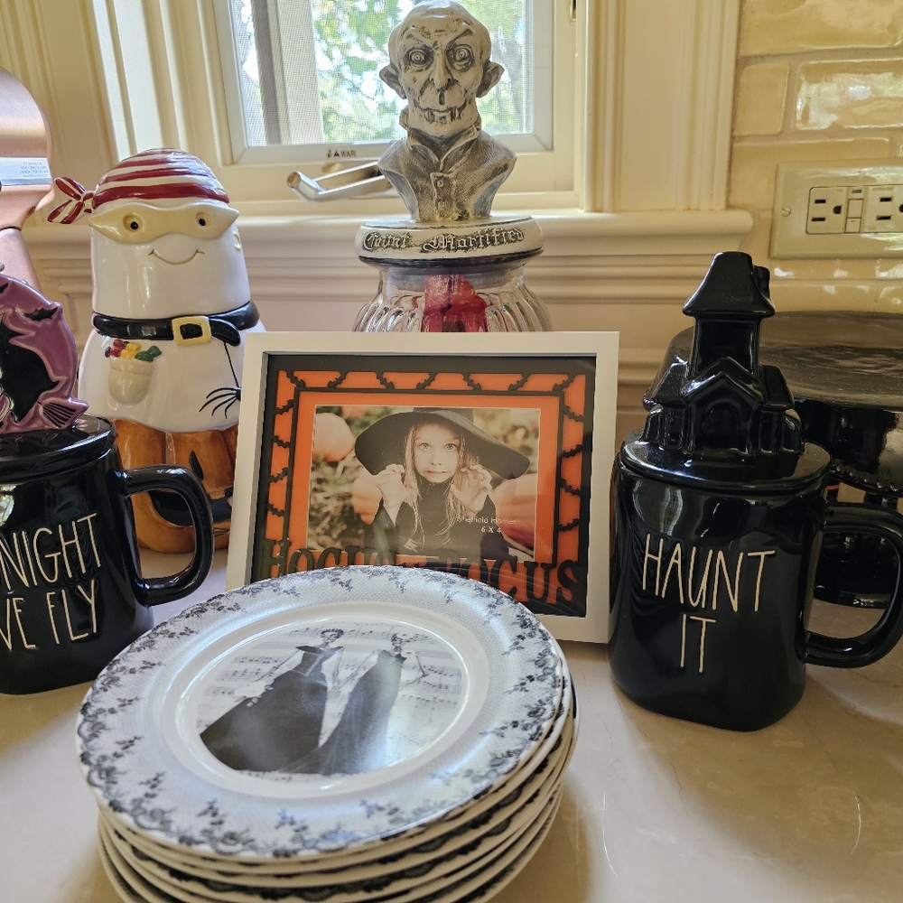 Rae Dunn Haunt It Lidded Mug 🏚